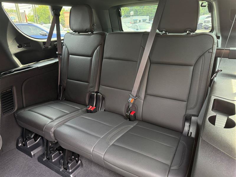Used 2023 Chevrolet Suburban High Country w/ Premium Package 2 AWD/4WD image 18