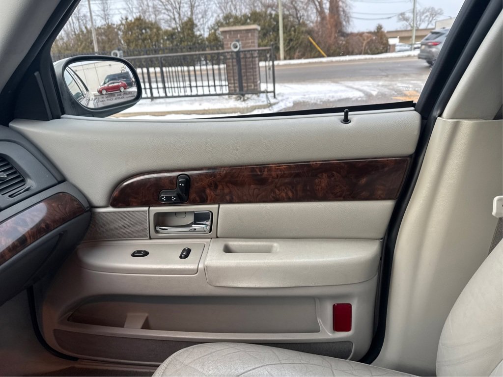 Used 2005 Mercury Grand Marquis LS image 32