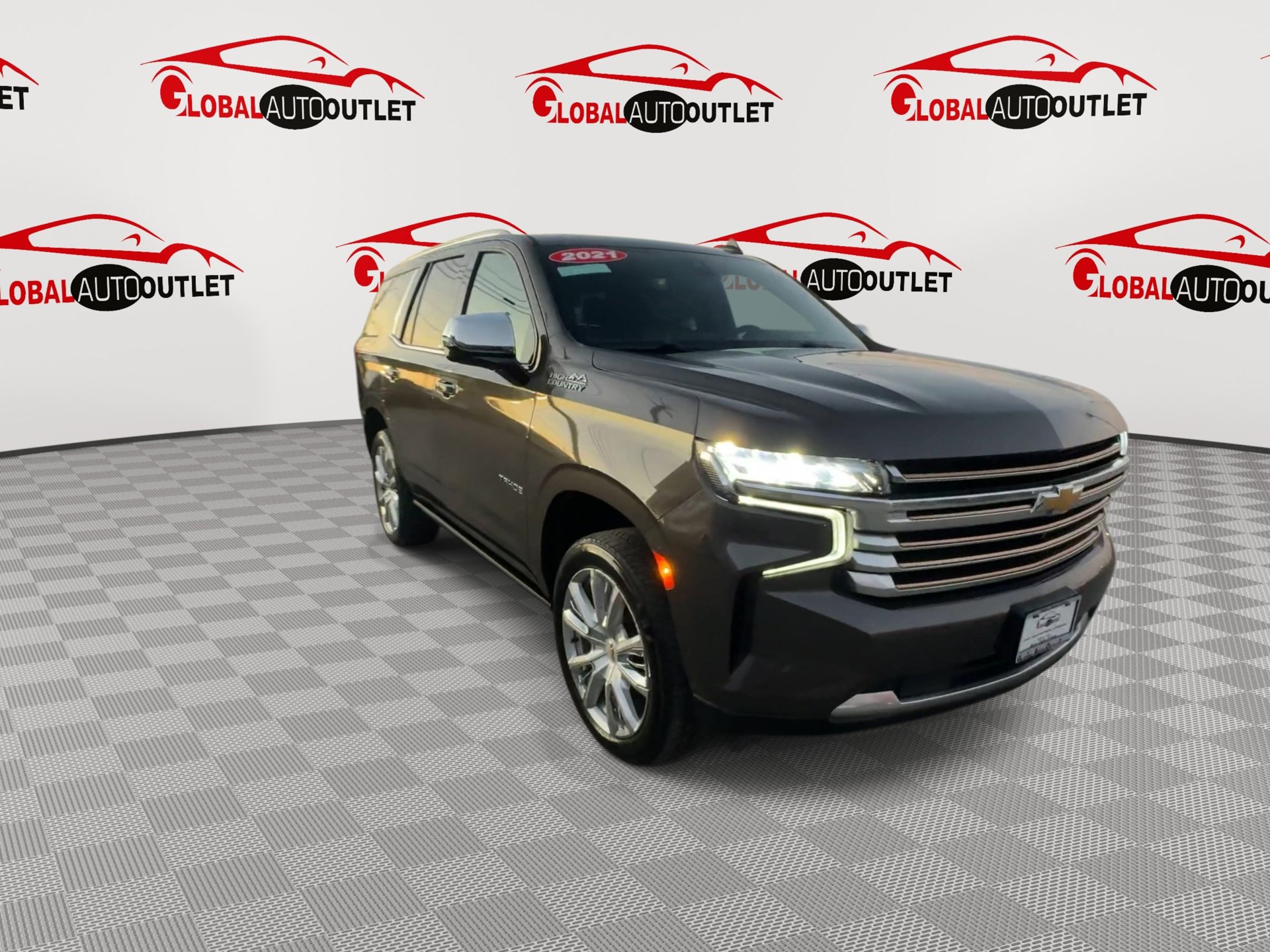 Used 2021 Chevrolet Tahoe High Country w/ Premium Package AWD/4WD image 2