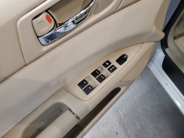 Used 2010 Suzuki Kizashi SE FWD image 12