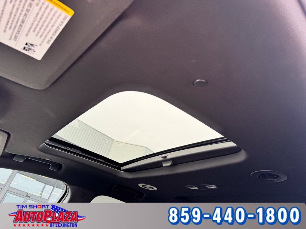 Used 2023 Chevrolet Traverse RS AWD/4WD image 34