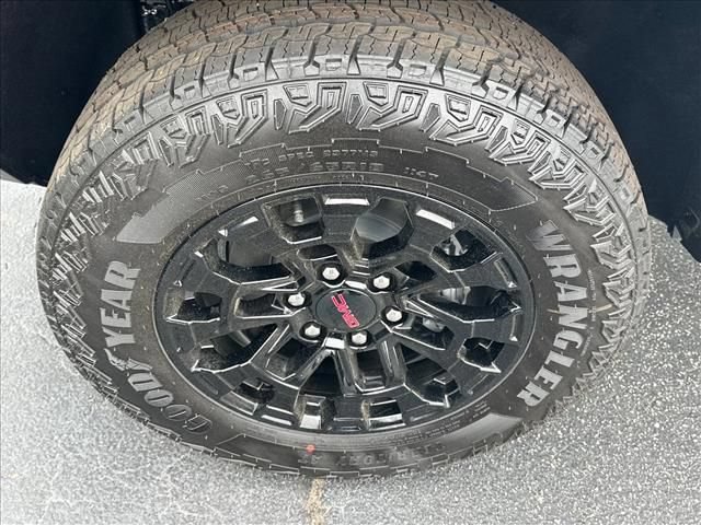 New 2026 GMC Canyon Elevation RWD image 17