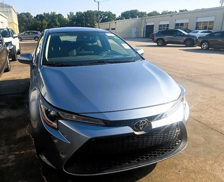 Used 2022 Toyota Corolla LE FWD image 4