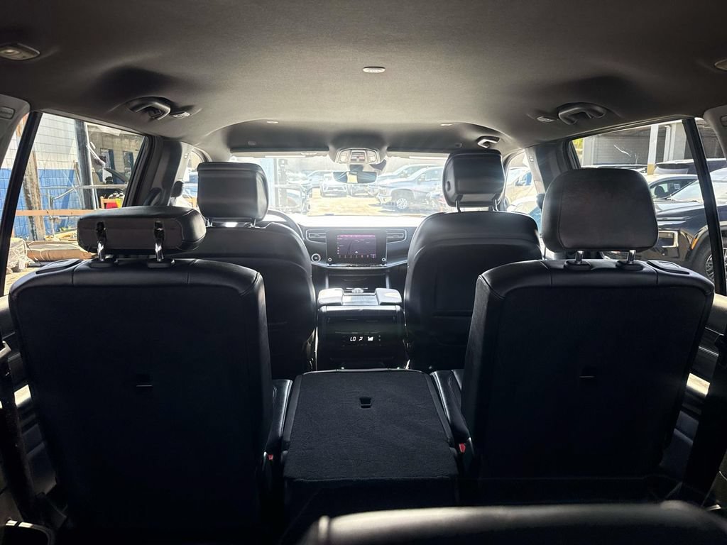 Used 2024 Jeep Wagoneer L Series II w/ Flexible Seating Group RWD image 8
