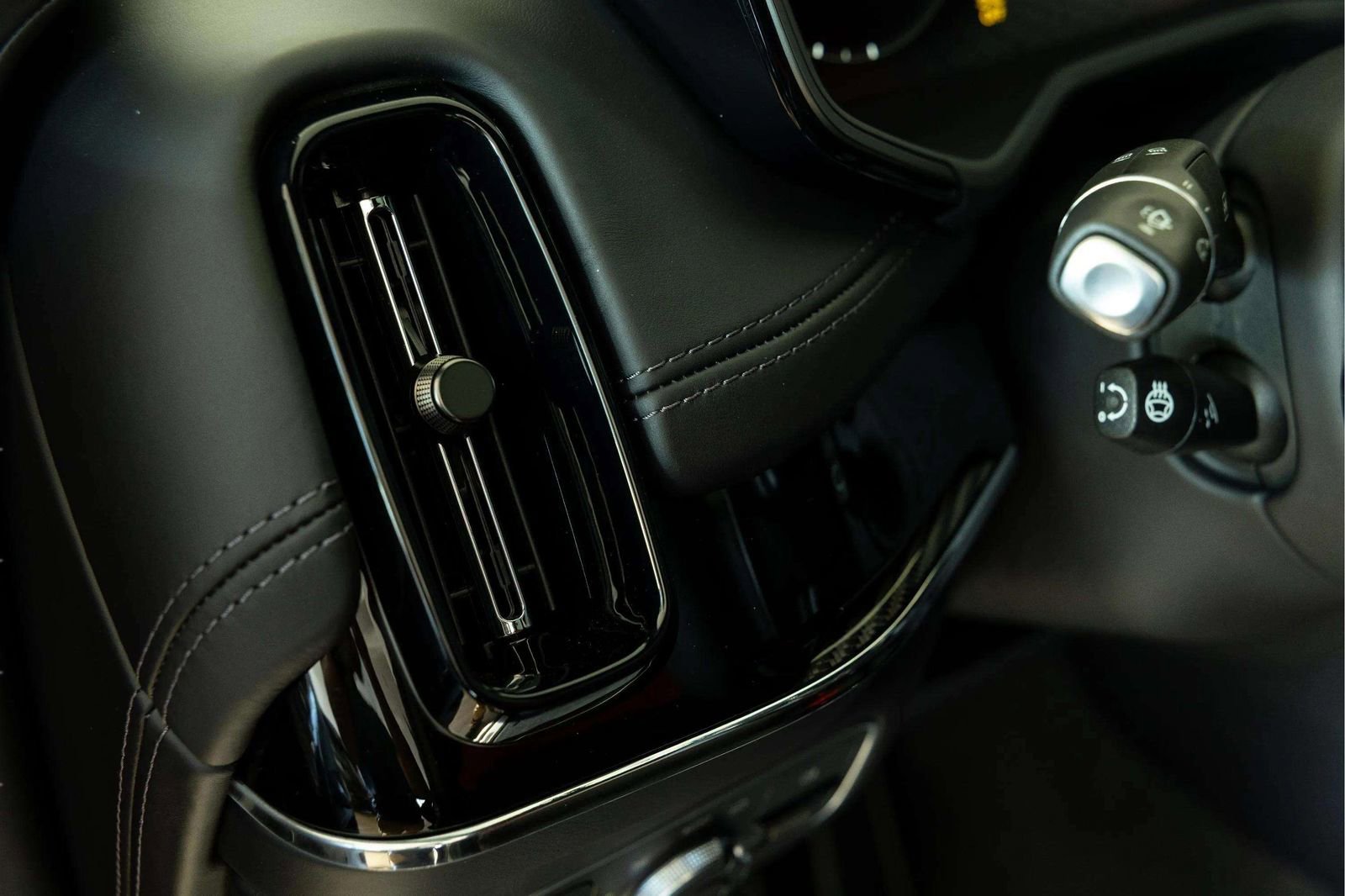 New 2026 Aston Martin DBX S image 29