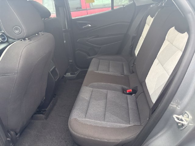 Used 2024 Chevrolet Trax LS w/ LS Convenience Package FWD image 9