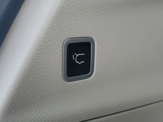 Certified 2023 Chrysler Pacifica Limited image 12