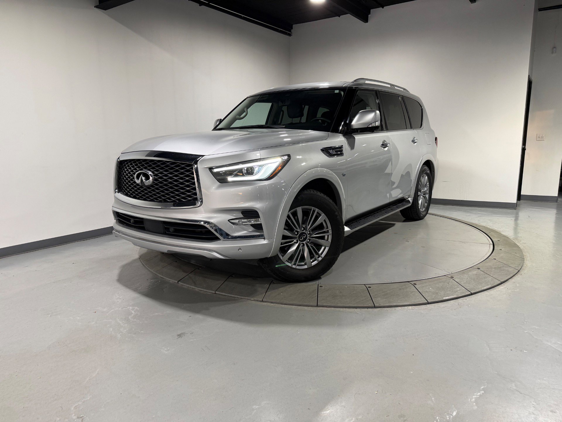 Used 2020 INFINITI QX80 Luxe w/ Proassist Package image 2