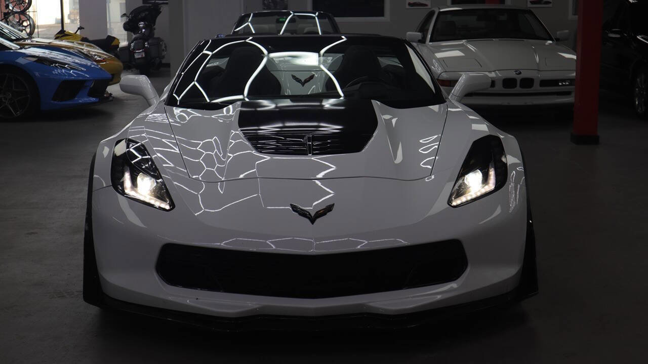 Used 2019 Chevrolet Corvette Z06 RWD image 2