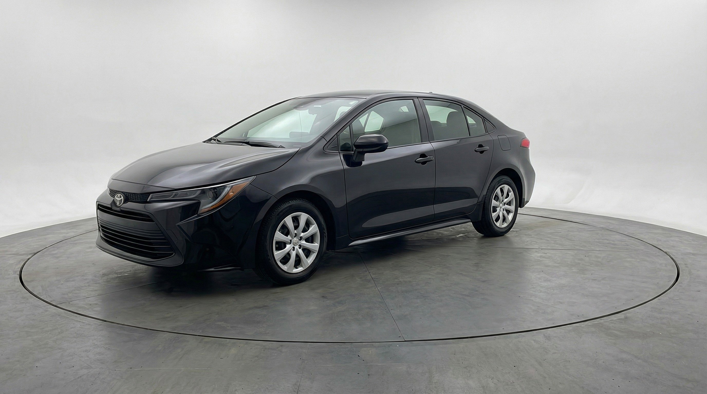 Used 2025 Toyota Corolla LE image 3