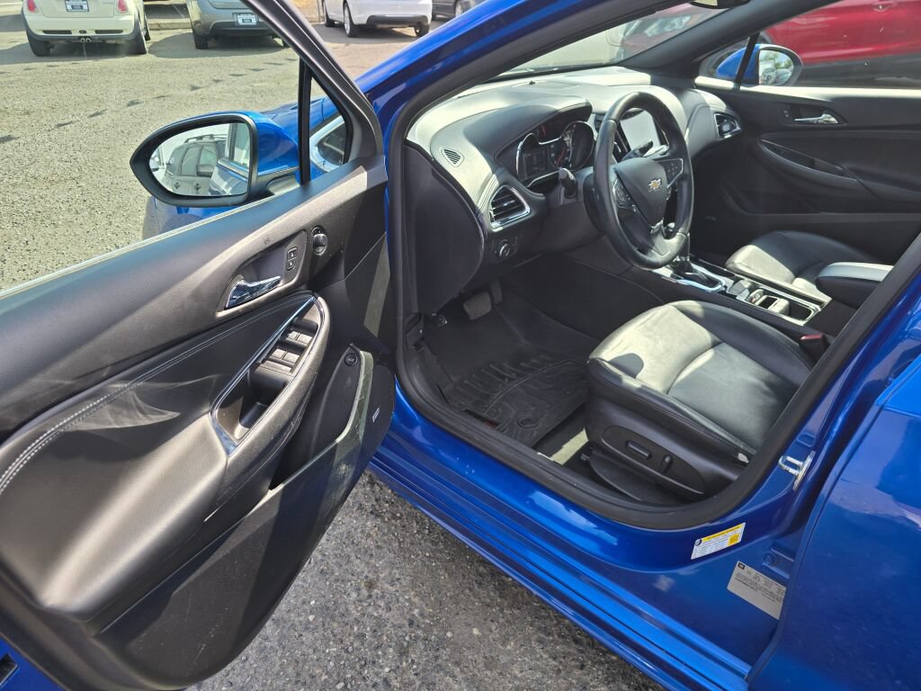 Used 2017 Chevrolet Cruze Premier FWD image 21