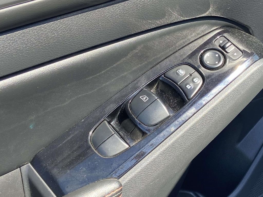 Used 2024 Nissan Altima 2.5 SR FWD image 17