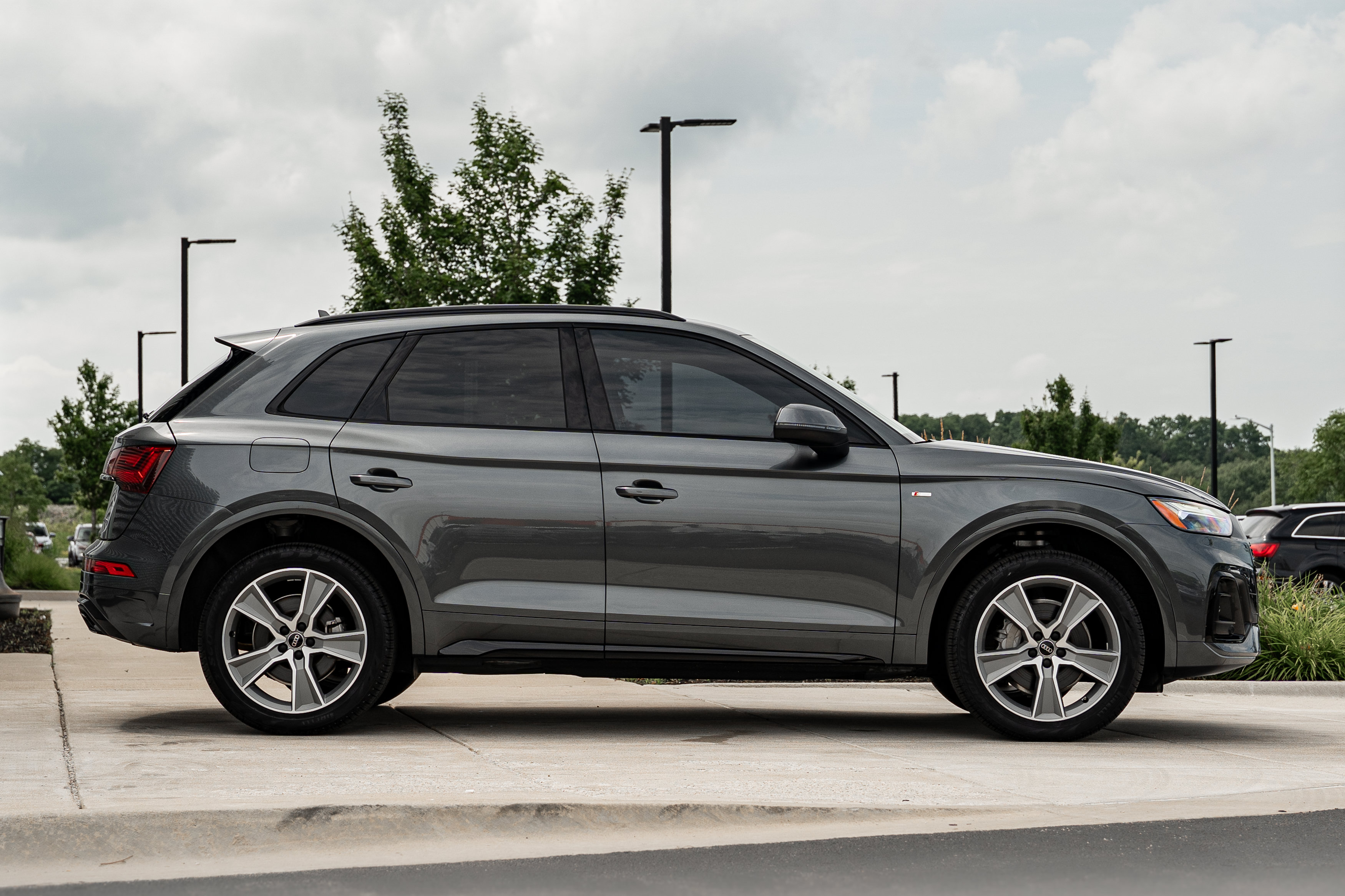 Certified 2025 Audi Q5 2.0T Premium w/ Convenience Plus Package AWD/4WD image 3