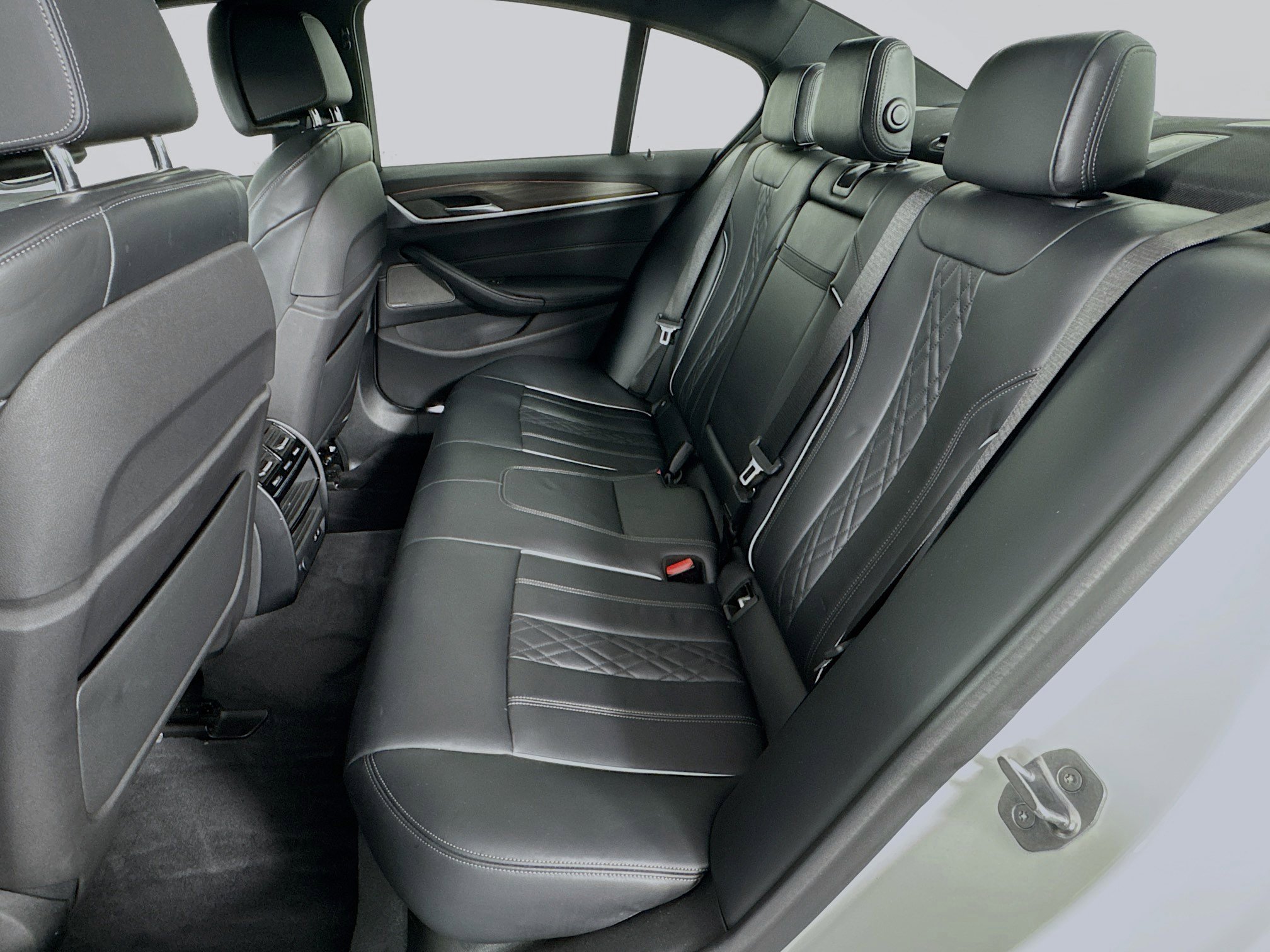 Used 2020 BMW M550i xDrive image 26