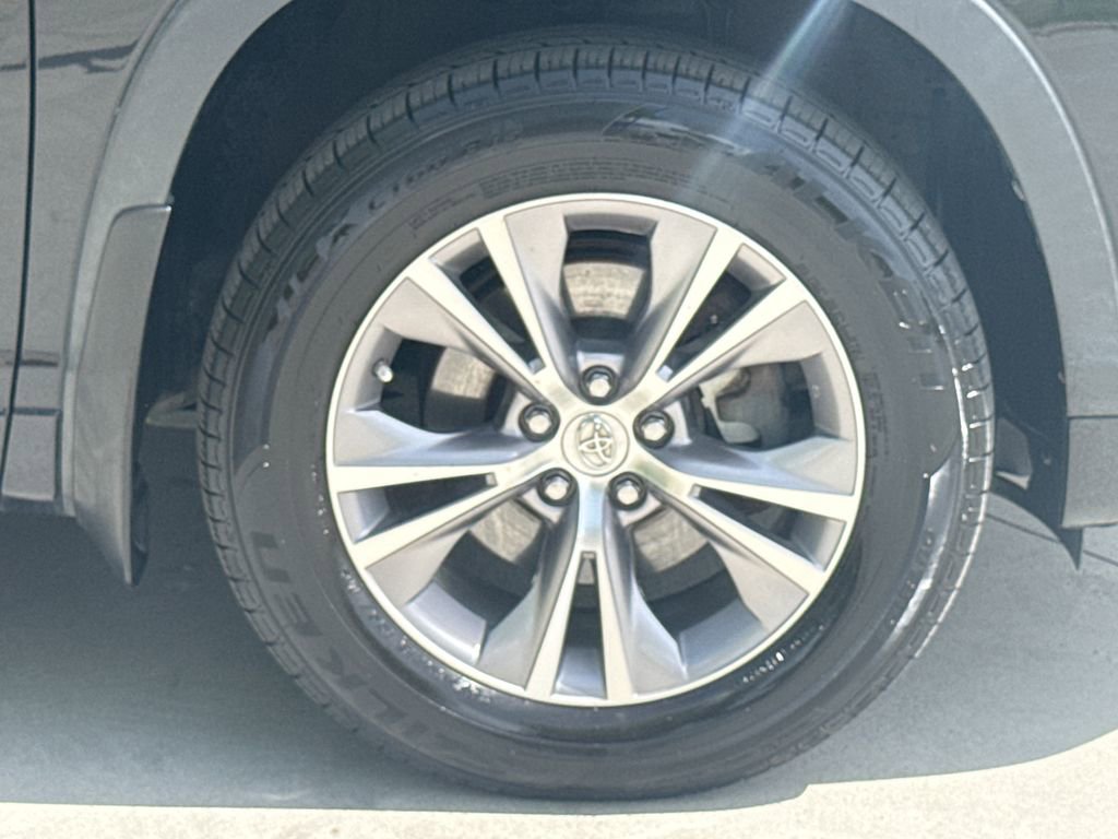 Used 2015 Toyota Highlander XLE AWD/4WD image 11