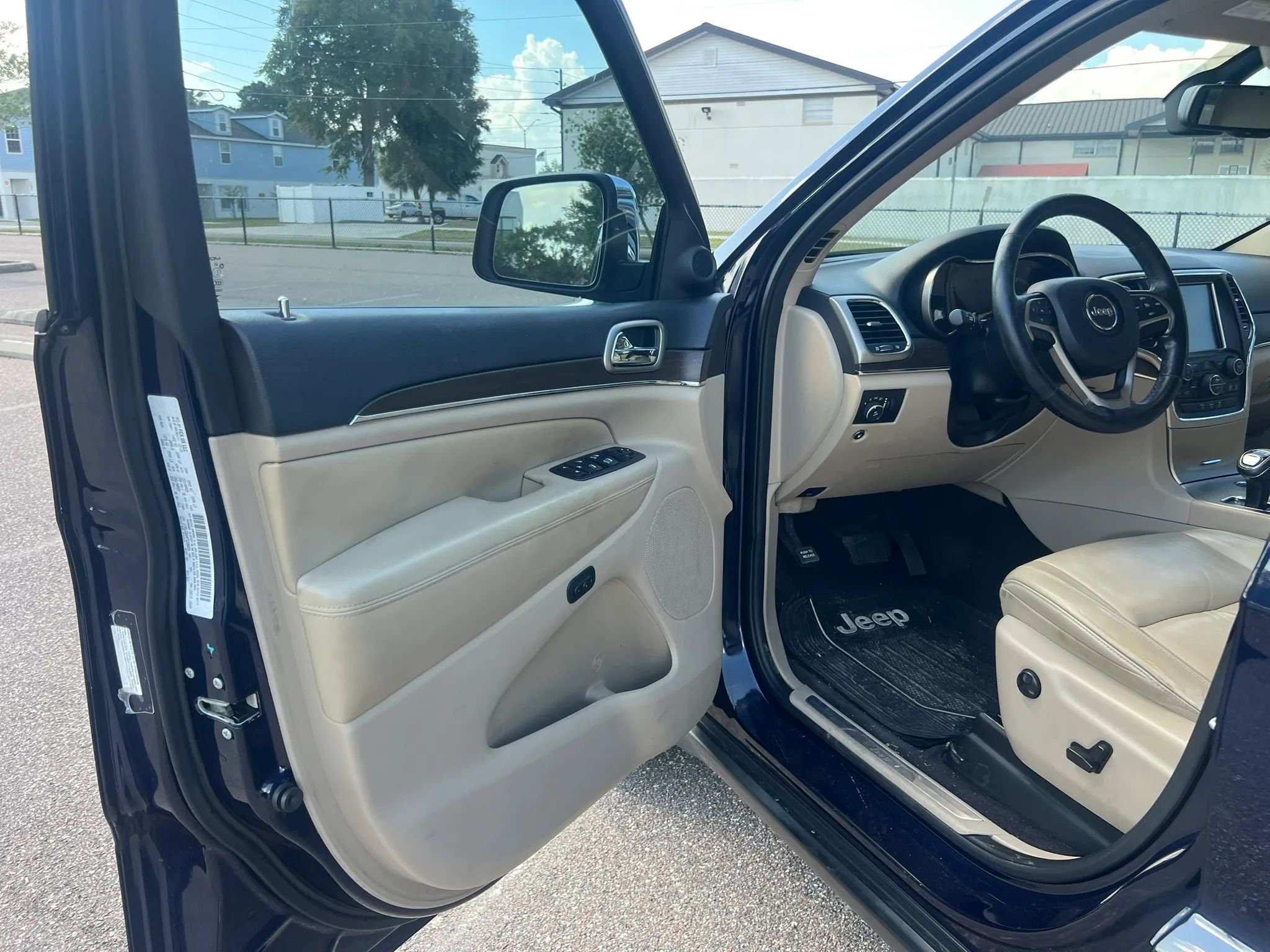 Used 2015 Jeep Grand Cherokee Limited RWD image 13