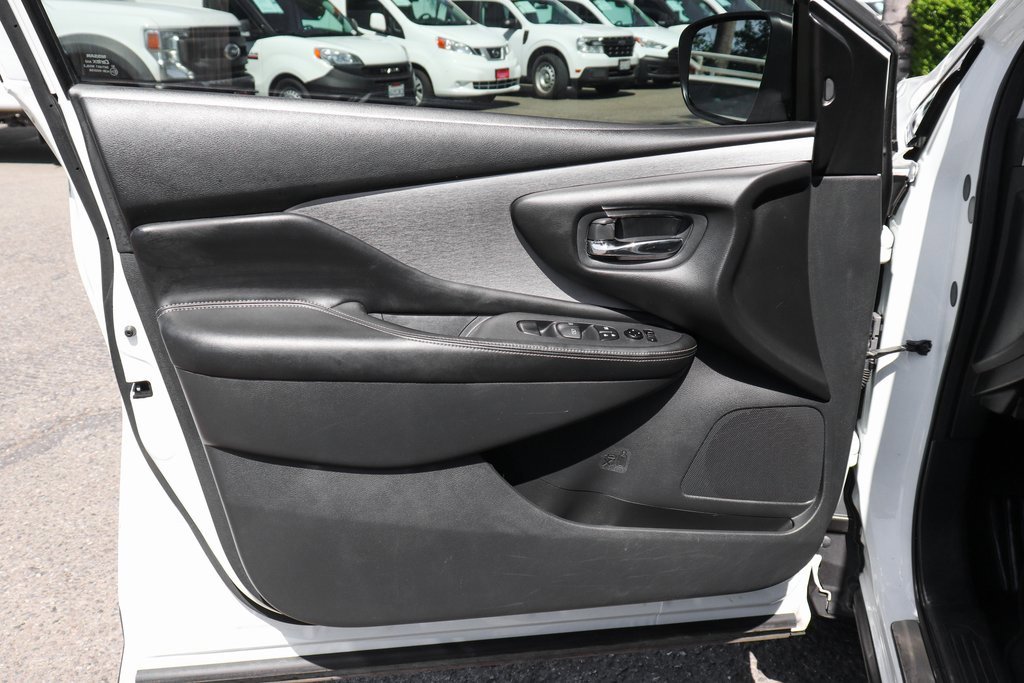 Used 2023 Nissan Murano SV w/ SV Midnight Edition Package image 16