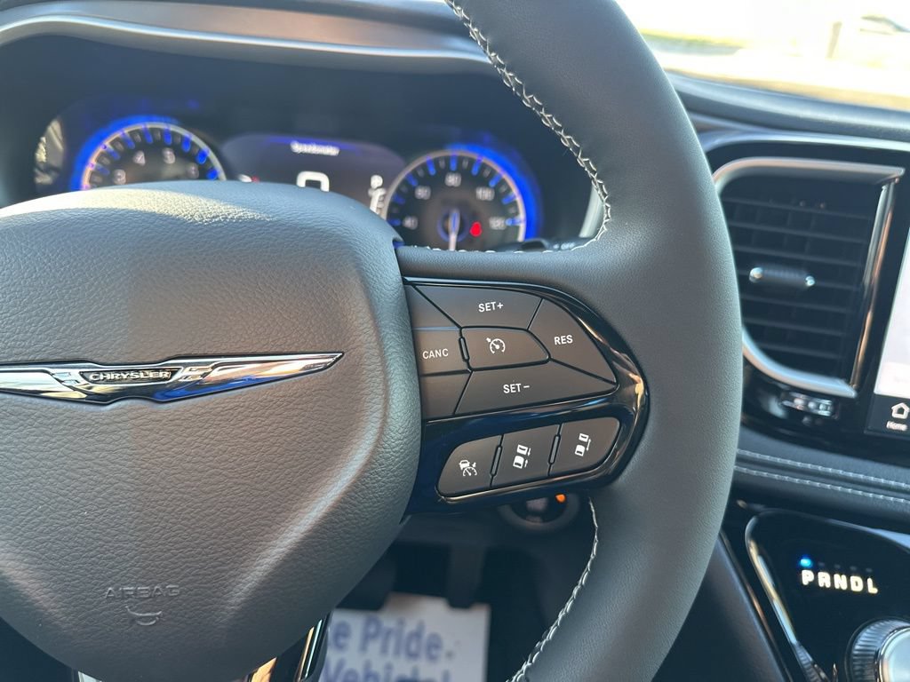 New 2026 Chrysler Pacifica Select FWD image 67