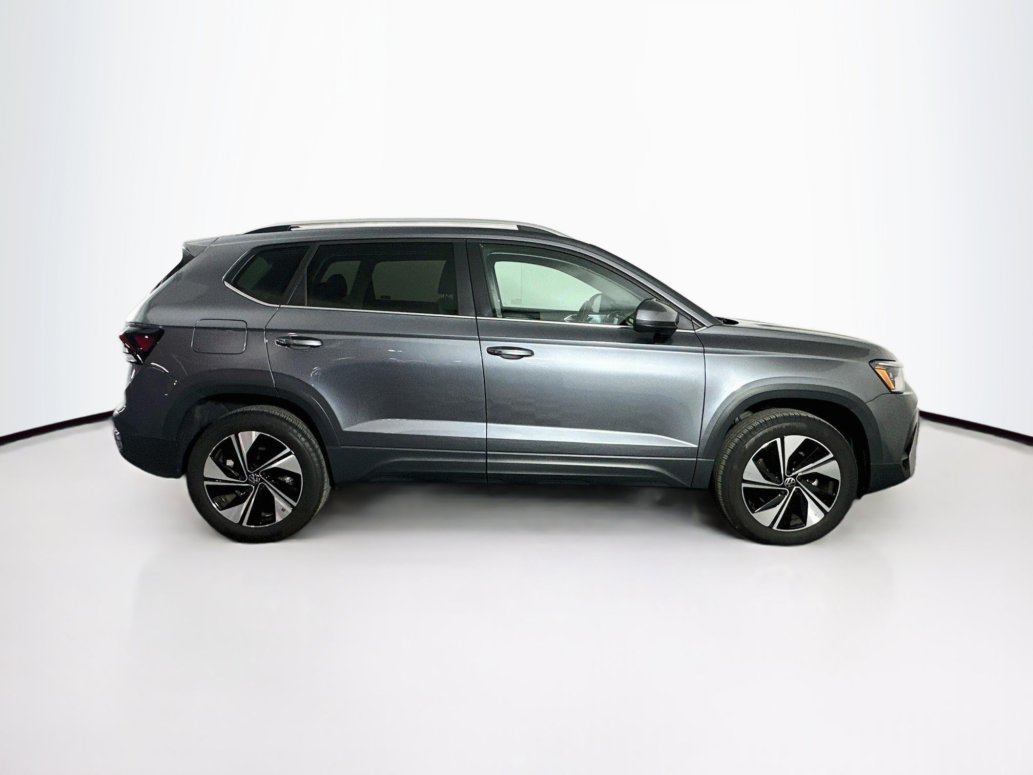 Used 2025 Volkswagen Taos SE AWD/4WD image 10
