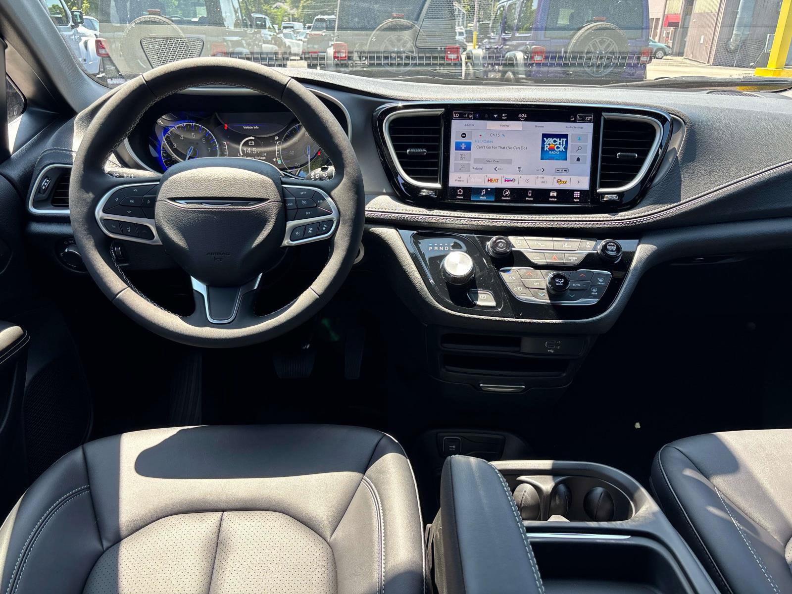 New 2027 Chrysler Pacifica Select AWD/4WD image 9