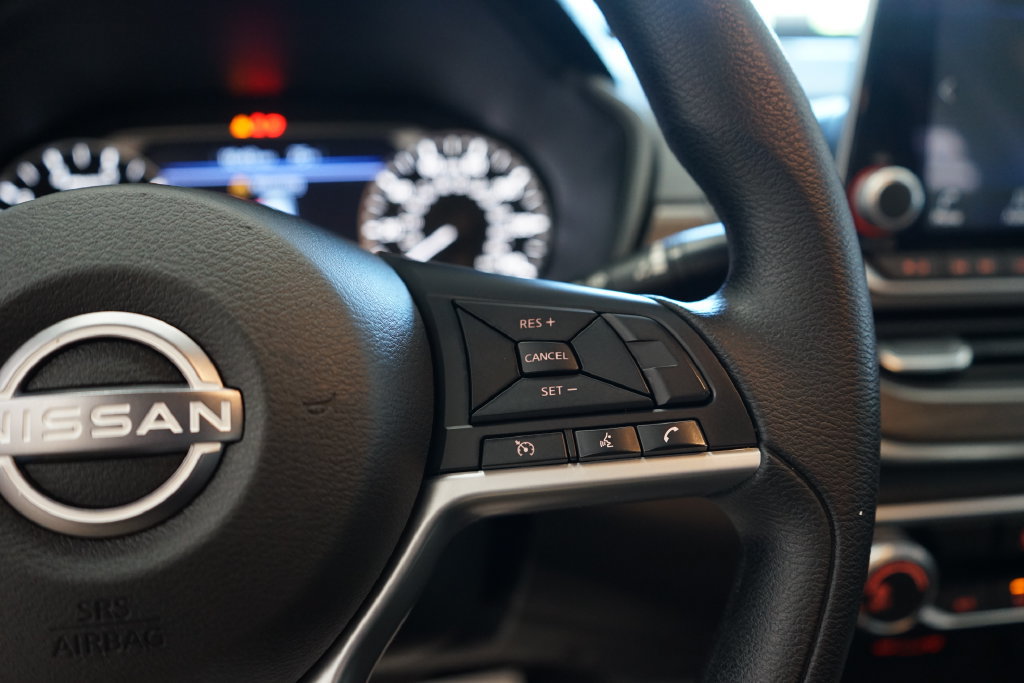 Used 2024 Nissan Altima 2.5 SV FWD image 31