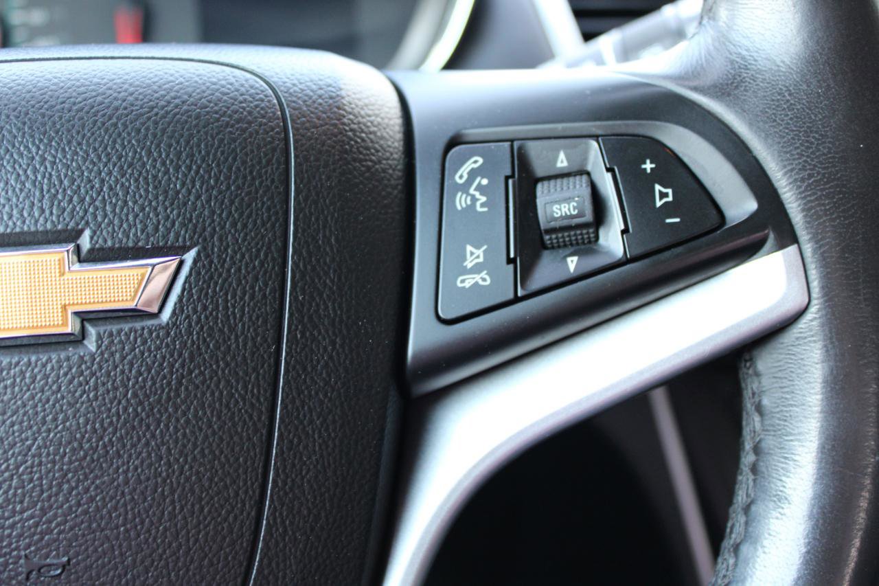 Used 2021 Chevrolet Trax LT w/ LT Convenience Package image 18