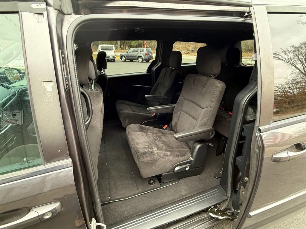 Used 2017 Dodge Grand Caravan SE image 9