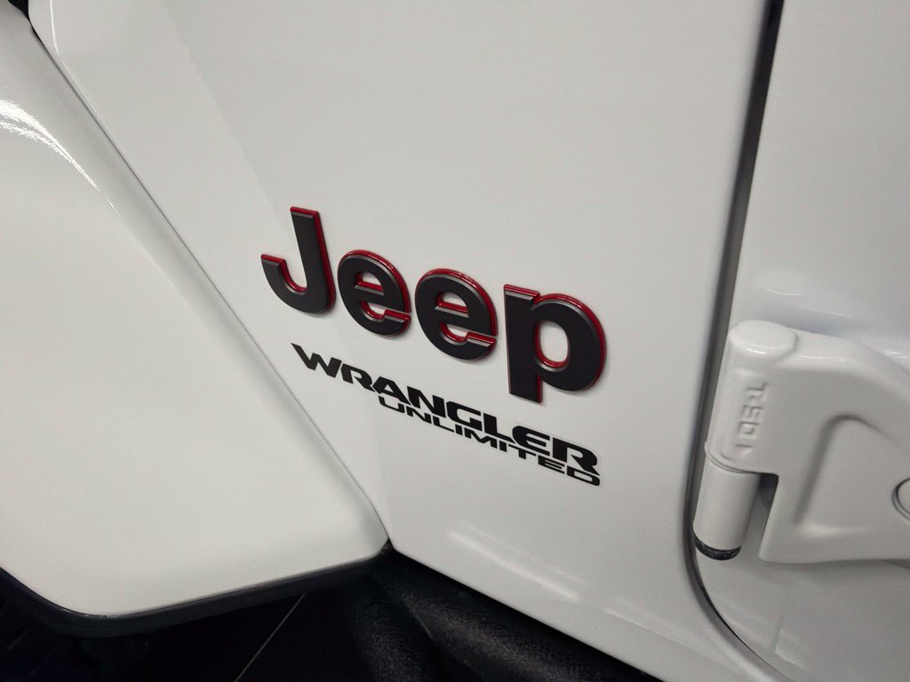 Used 2022 Jeep Wrangler Unlimited Rubicon w/ LED Lighting Group AWD/4WD image 39