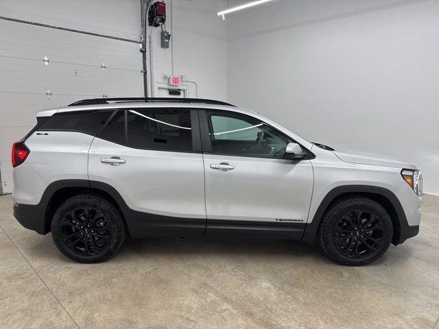 Used 2022 GMC Terrain SLE w/ Driver Convenience Package AWD/4WD image 4
