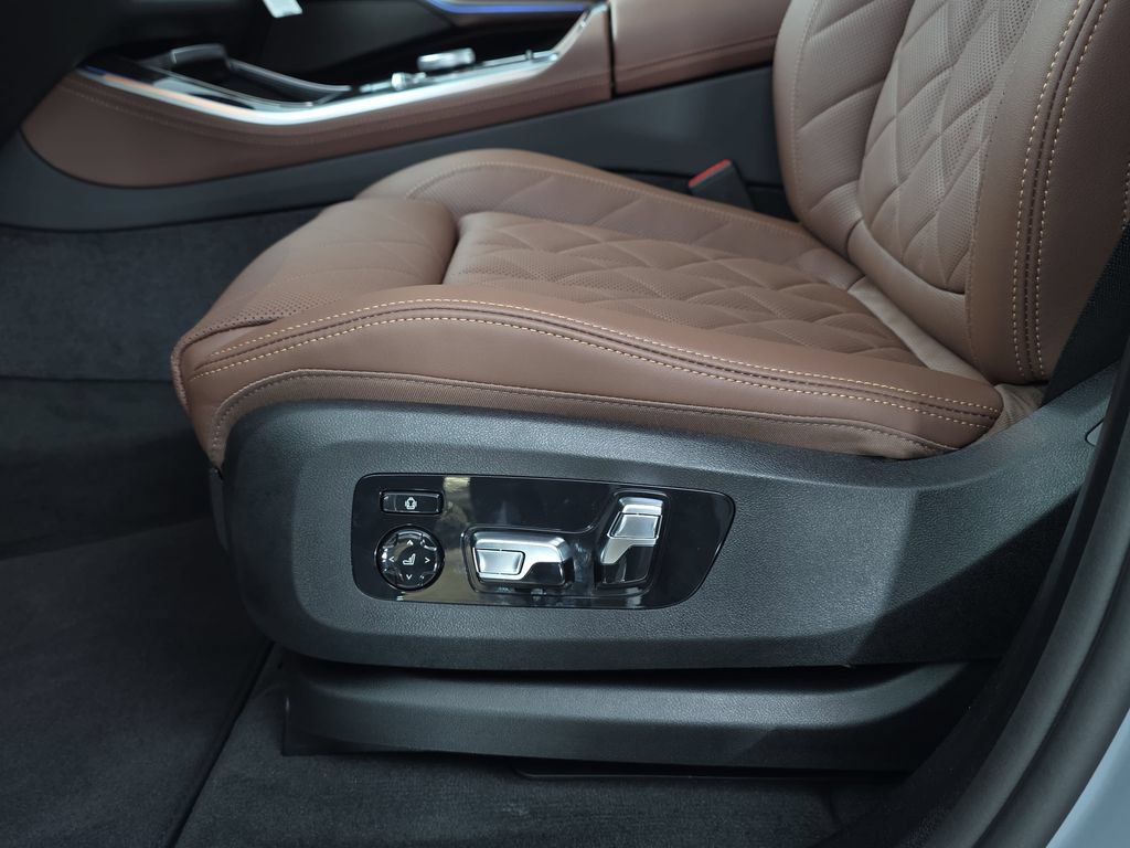 New 2026 BMW X5 xDrive50e w/ M Sport Package AWD/4WD image 28