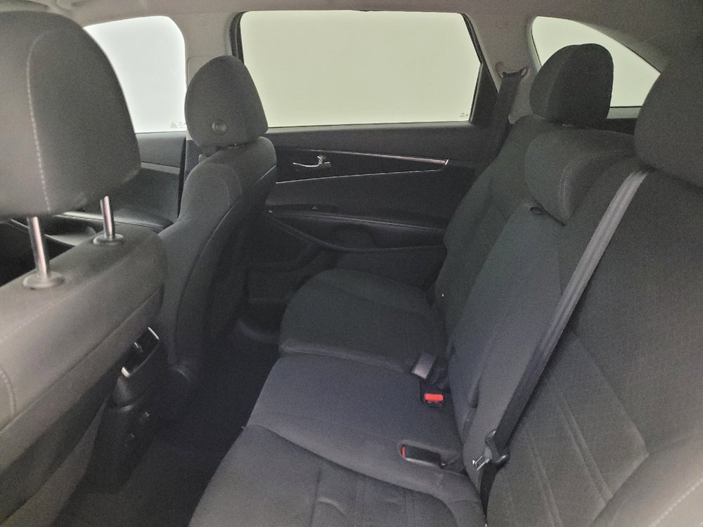 Used 2020 Kia Sorento LX w/ LX I4 Convenience Package image 18