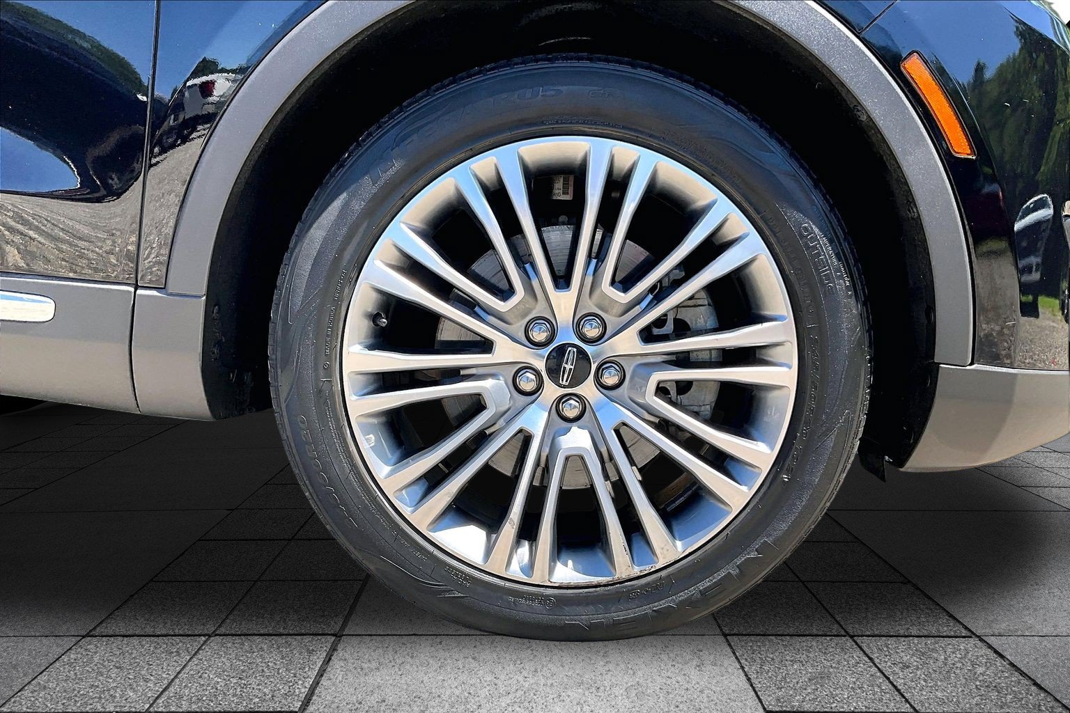 Used 2016 Lincoln MKX Reserve w/ Climate Package AWD/4WD image 8