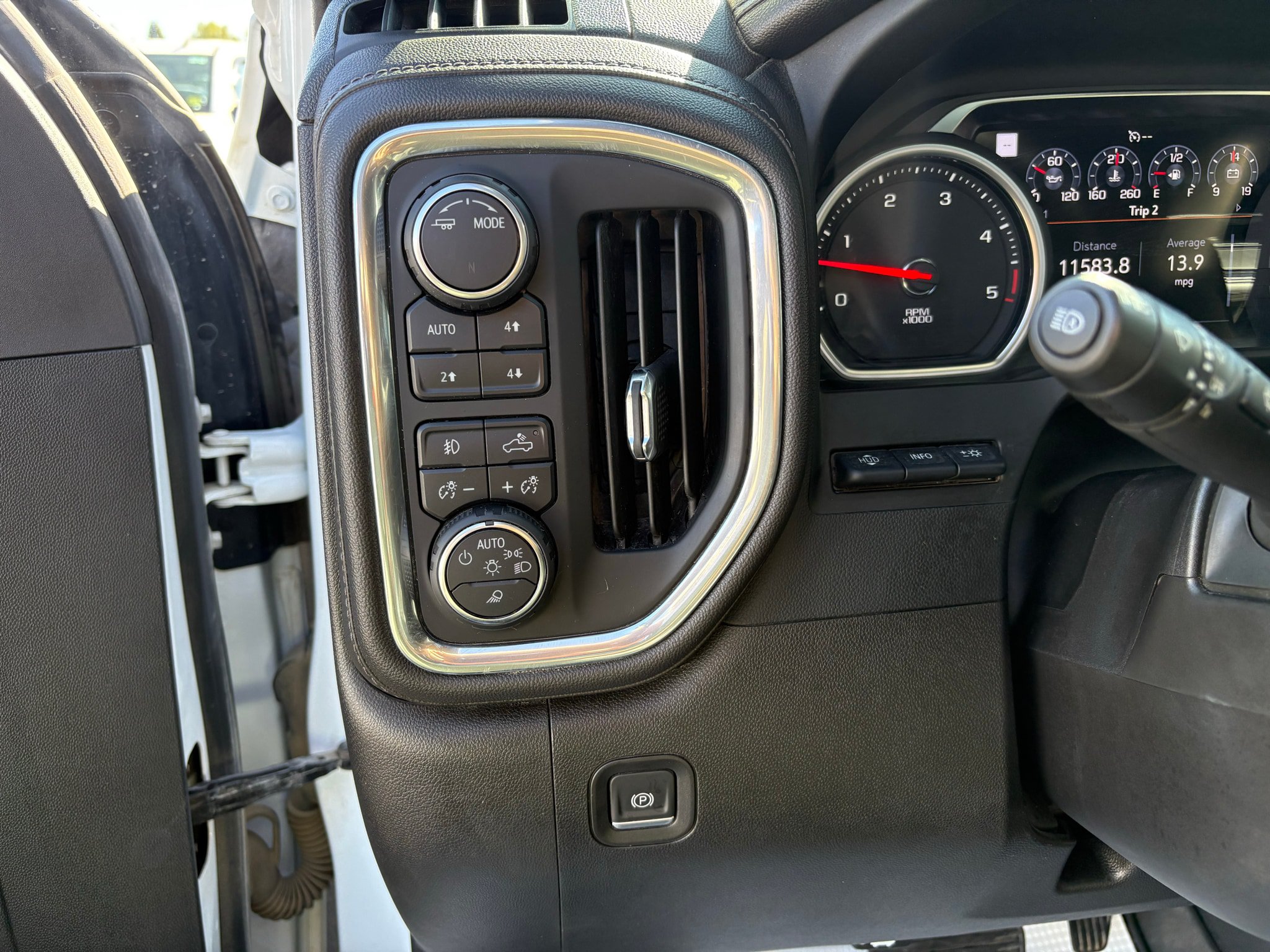 Used 2022 Chevrolet Silverado 3500 LTZ w/ LTZ Convenience Package AWD/4WD image 11