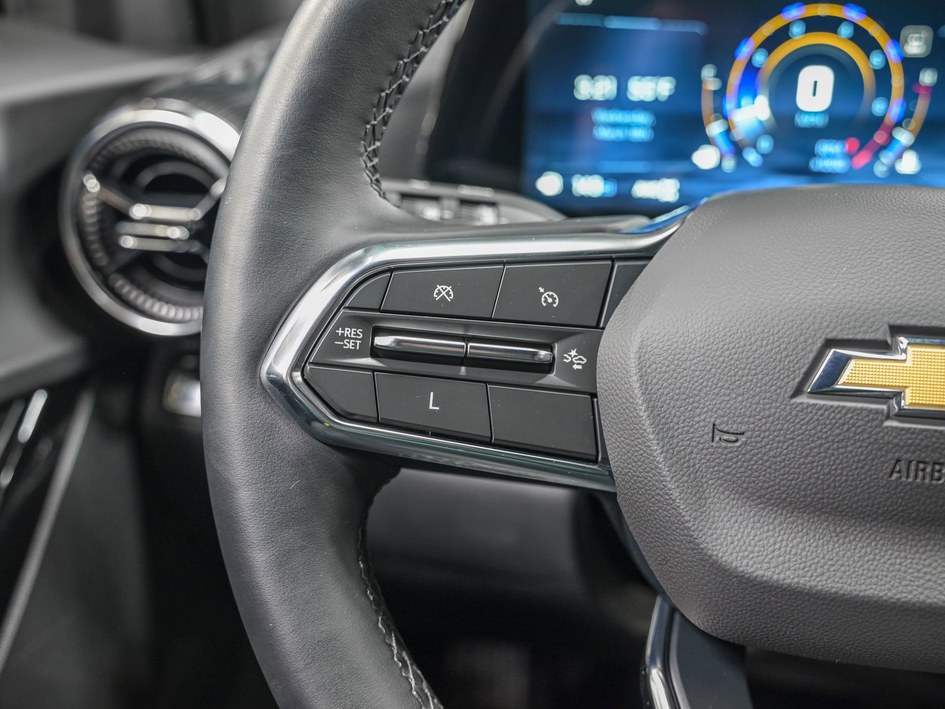 Used 2025 Chevrolet Equinox LT w/ Safety and Technology Package image 18