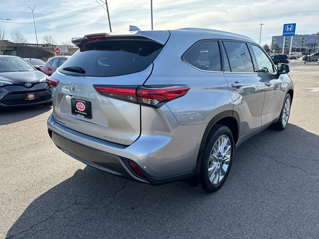 Used 2021 Toyota Highlander Limited AWD/4WD image 10