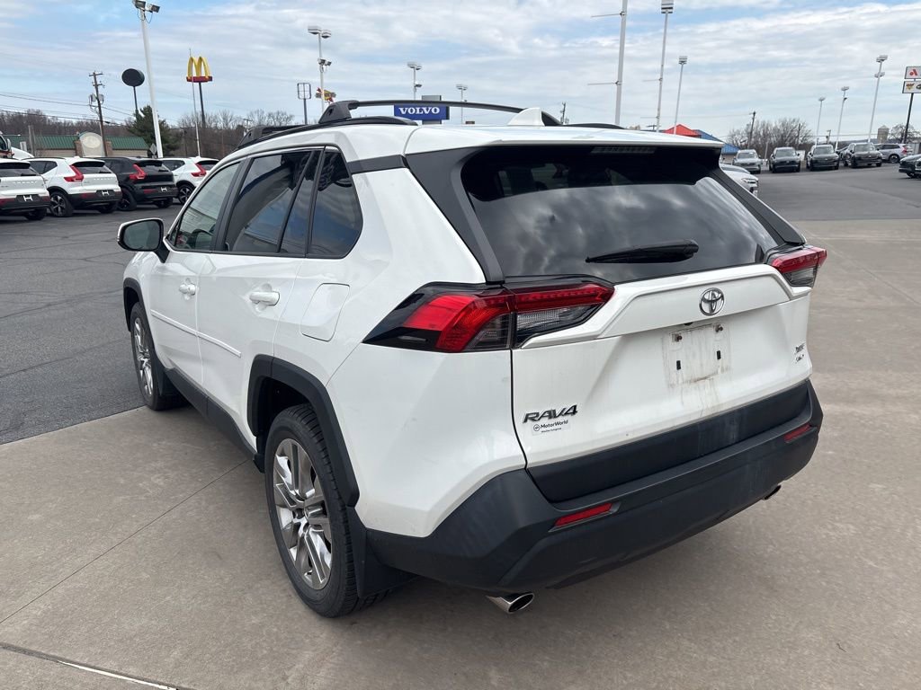 Used 2020 Toyota RAV4 XLE Premium image 8