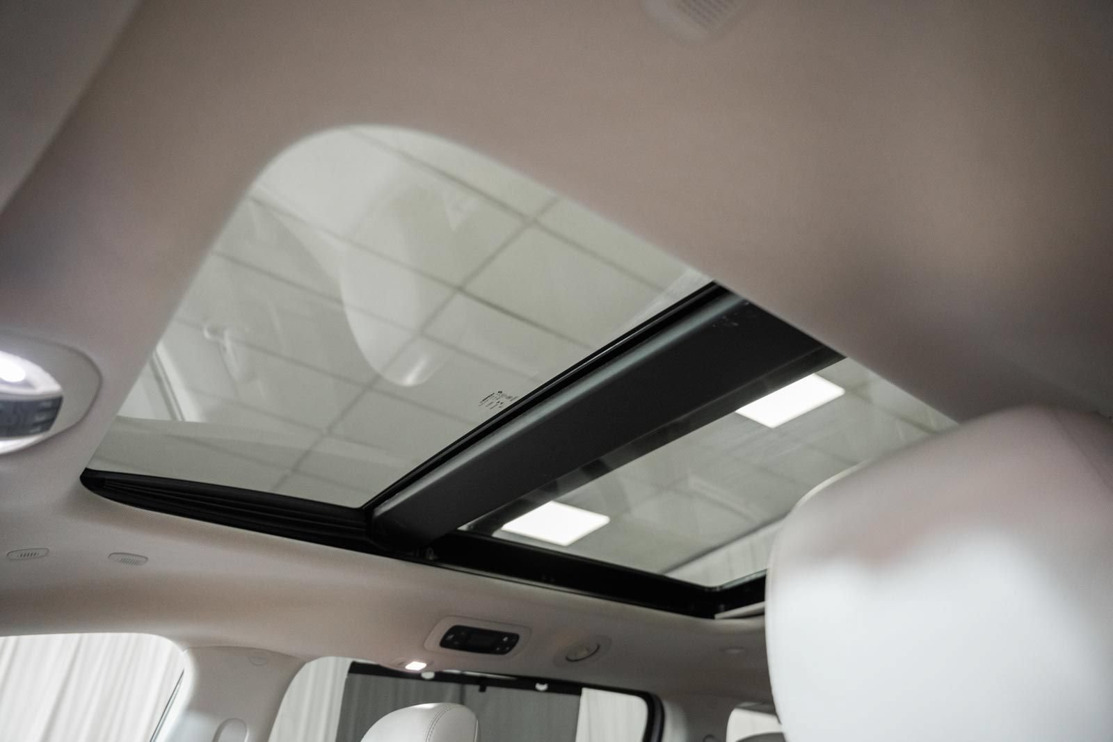 Used 2021 Chrysler Pacifica Touring-L w/ Uconnect Theater Family Group FWD image 49