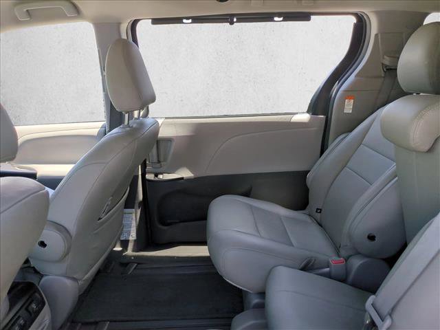 Used 2018 Toyota Sienna LE FWD image 17