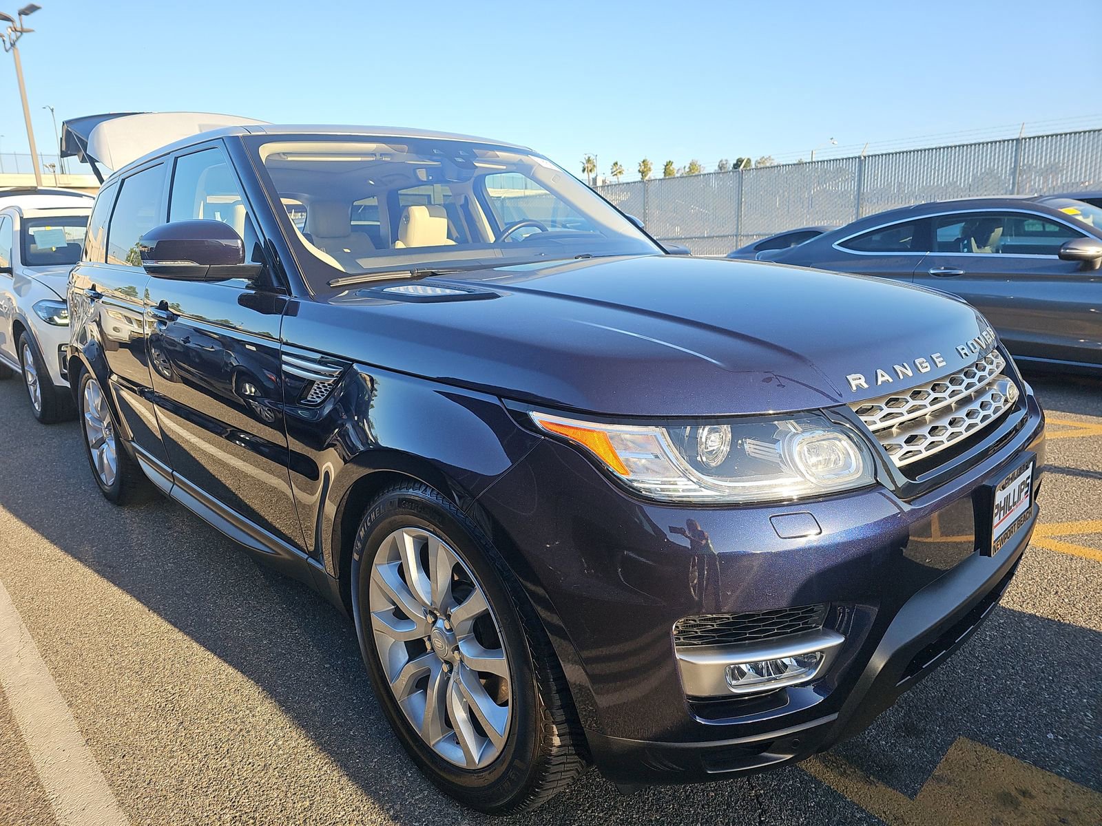 Used 2017 Land Rover Range Rover Sport HSE AWD/4WD image 4