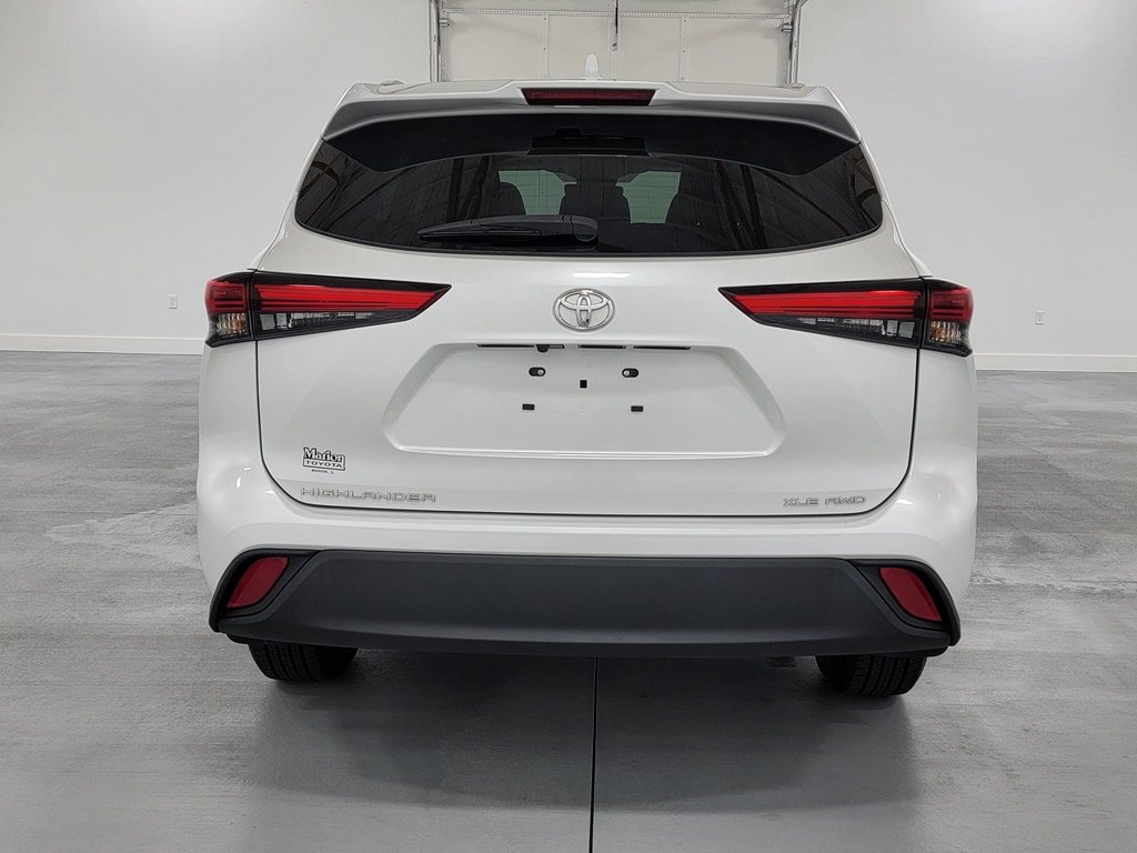 Used 2022 Toyota Highlander XLE AWD/4WD image 7