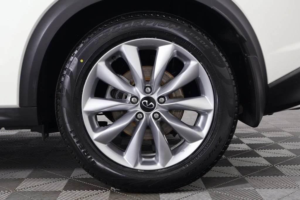 Used 2020 INFINITI QX50 Luxe w/ Navigation Package FWD image 16