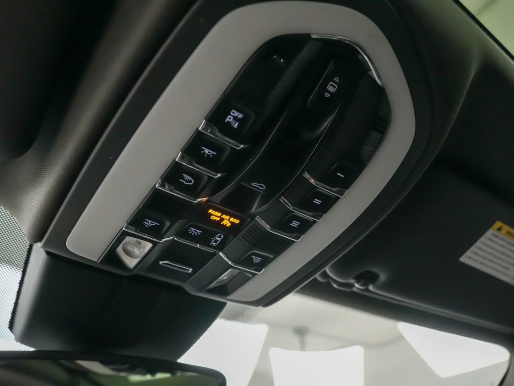 Used 2016 Porsche Cayenne S image 27