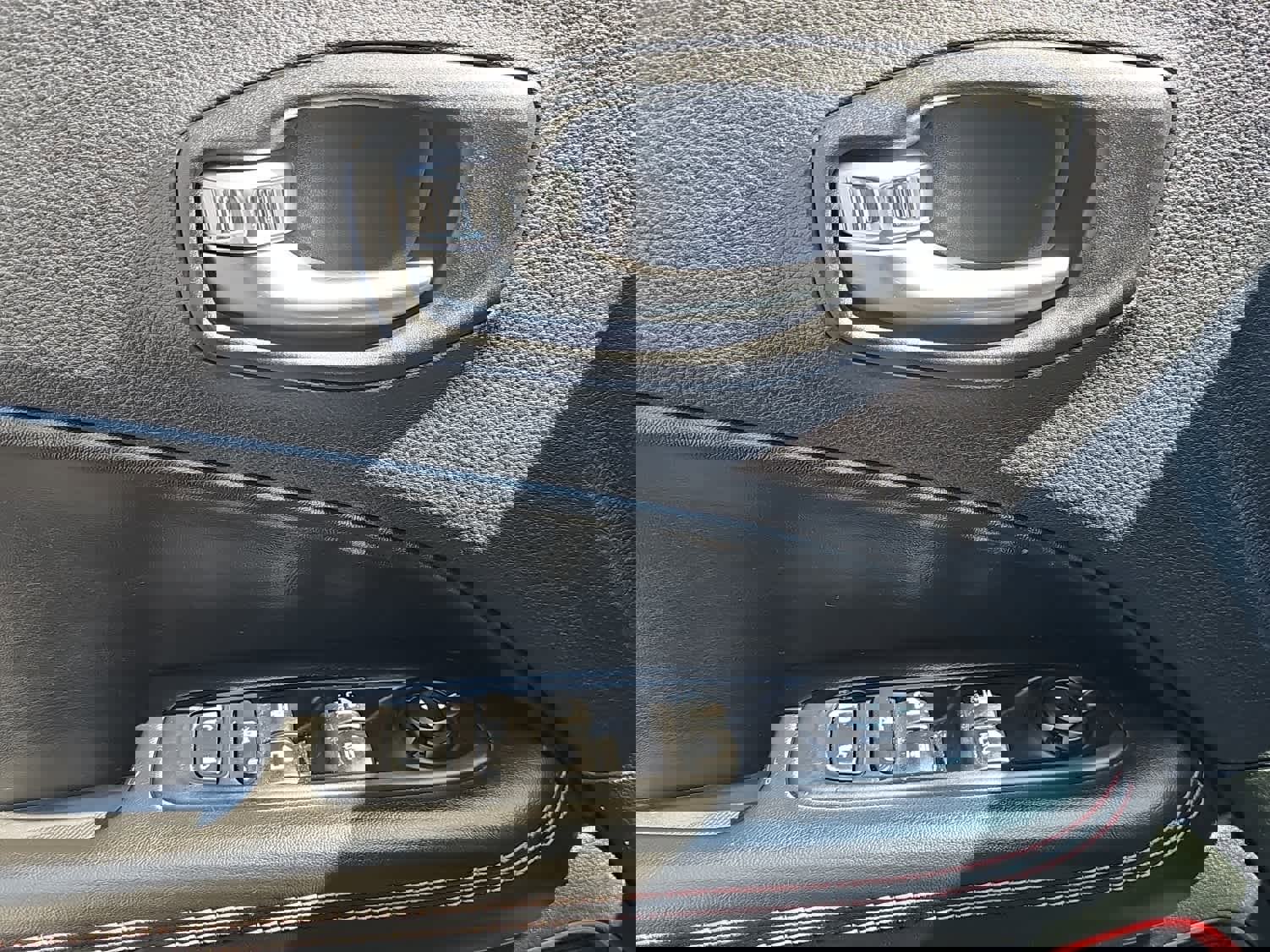 Used 2019 Jeep Compass Trailhawk image 16