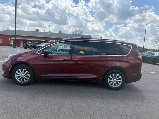 Used 2018 Chrysler Pacifica Touring-L Plus FWD image 2