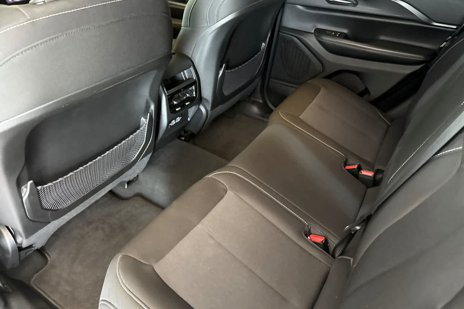 Used 2024 Jeep Grand Cherokee Laredo X AWD/4WD image 13
