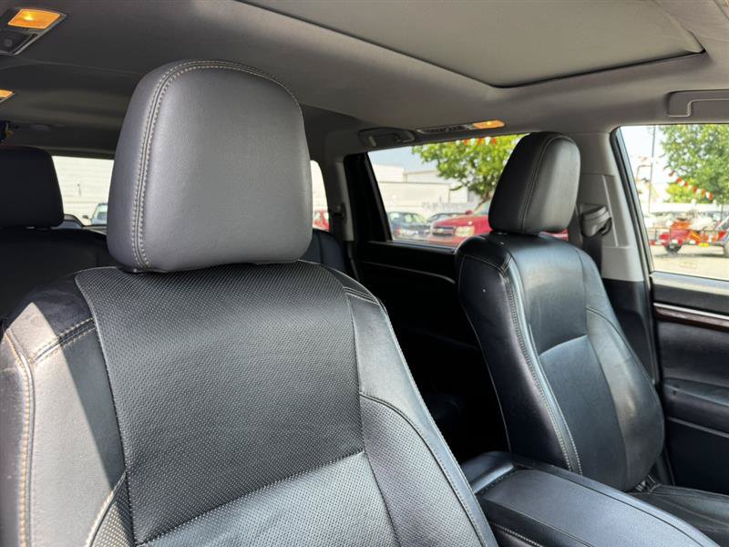 Used 2015 Toyota Highlander Limited AWD/4WD image 17