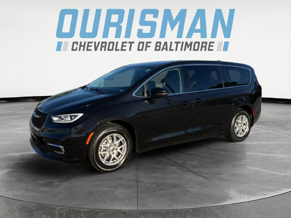 Used 2023 Chrysler Pacifica Touring-L FWD image 2