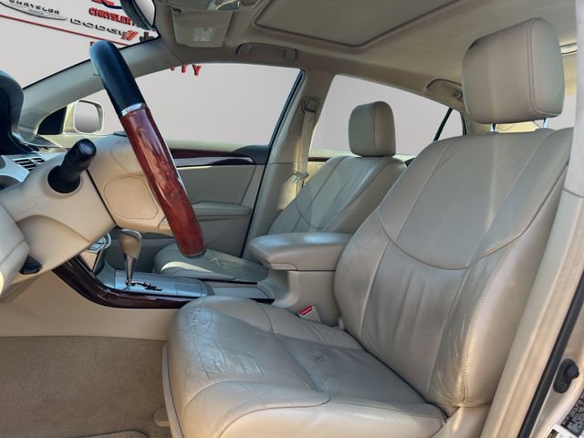 Used 2009 Toyota Avalon XLS image 11