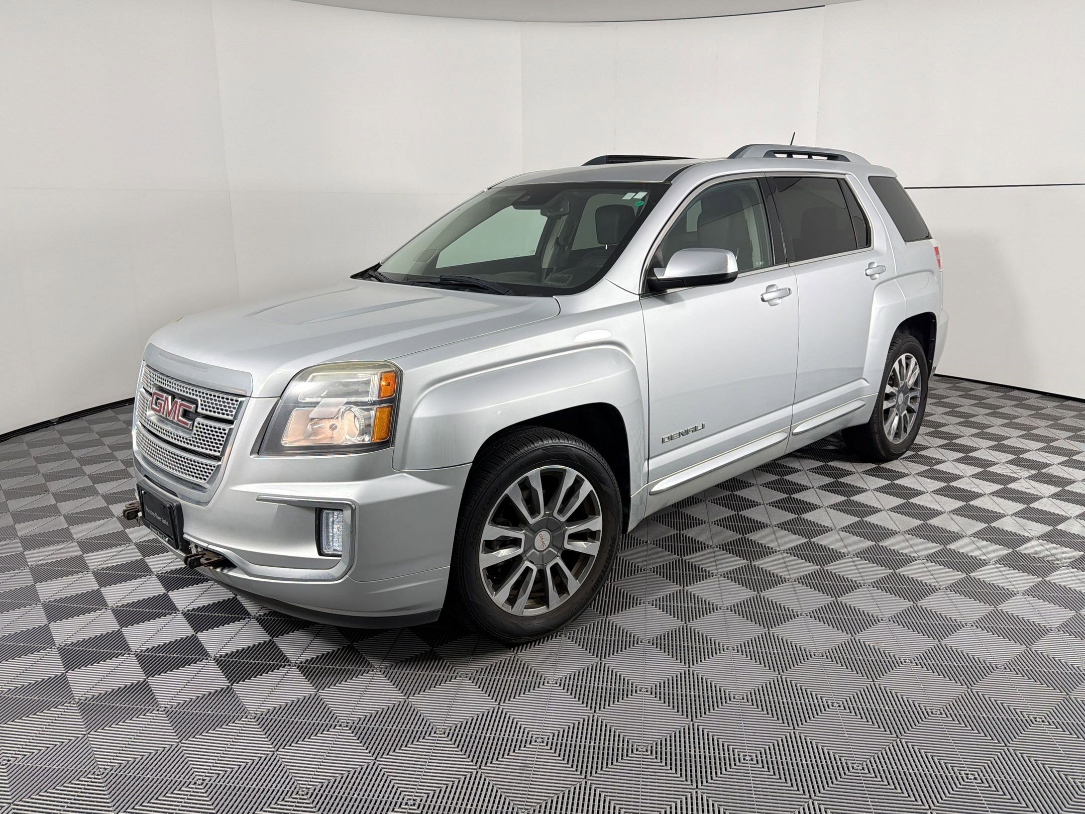 Used 2017 GMC Terrain Denali FWD image 1