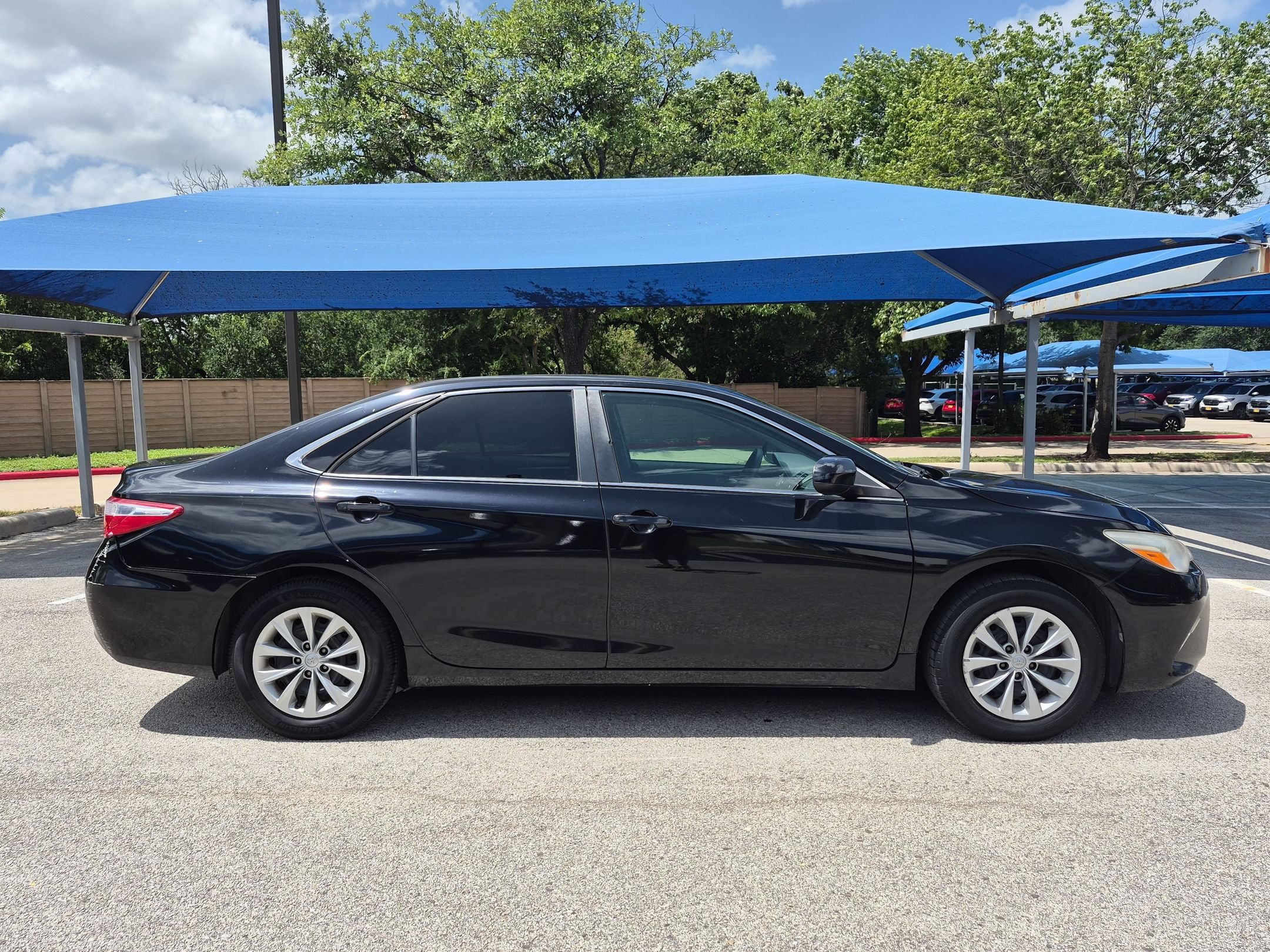 Used 2017 Toyota Camry LE FWD image 2